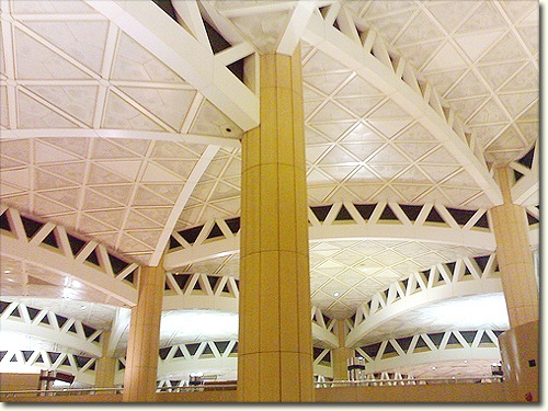 ارتفاع الإيرادات الجوية والتجارية لمطار الملك خالد الدولي
