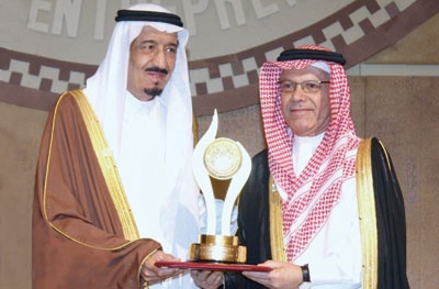 البنك الأهلي يفوز بجائزة الأمير سلمان لشباب الأعمال
