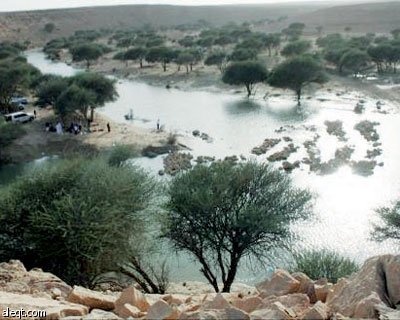 أجواء الرياض تغري بالتنزه.. وسد صلبوخ يرسم لوحة جميلة بالمياه