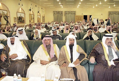 أسرة الخراشي تكرم أبناءها المتفوقين علميا وعدد من طلاب مدارس أشيقر
