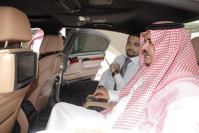 STC تدشّن أول سيارة BMW  مجهزة بخدمة «كويك نت»