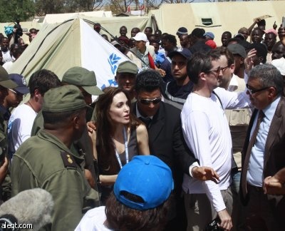 أنجلينا جولي تسلط الضوء على أزمة اللاجئين في ليبيا خلال زيارة لتونس