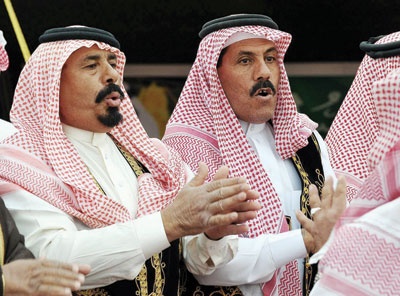 بيت الشعر الجوفي ..«الدحة» و«الهجيني» تستقطب الزوار