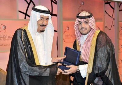 أمير الرياض يكرم رعاة الدورة الثانية لمنتدى الغد