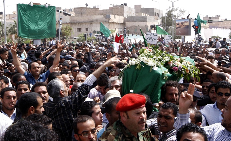 ليبيا: تشييع سيف العرب القذافي بحضور أخوانه محمد وسيف الإسلام
