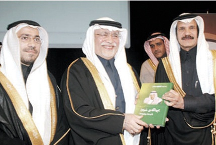 الثقافة العربية تودع مرحلة كاملة برحيل الأديب عبد الله بن خميس