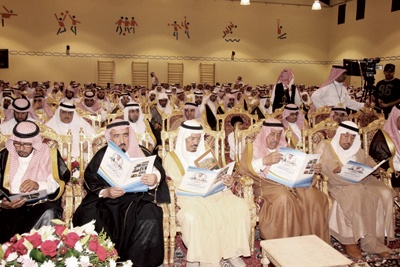 نادي الوشم في شقراء يكرم عبد العزيز الشويعر لتكفله بإنشاء صالة رياضية