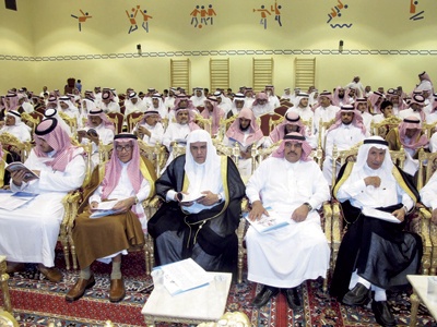 نادي الوشم في شقراء يكرم عبد العزيز الشويعر لتكفله بإنشاء صالة رياضية