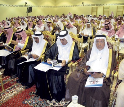 نادي الوشم في شقراء يكرم عبد العزيز الشويعر لتكفله بإنشاء صالة رياضية