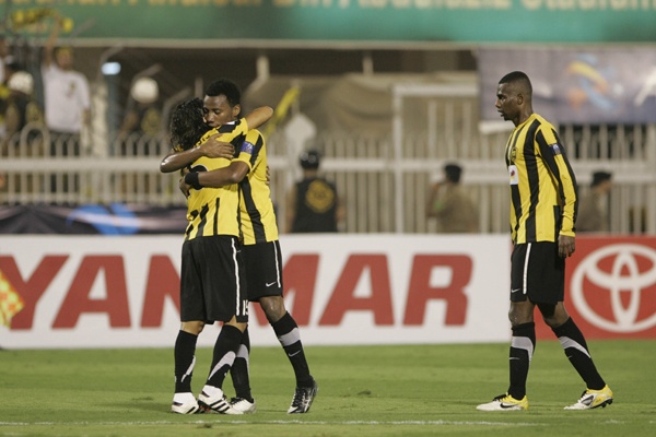 الاتحاد يخرج الهلال من آسيا بثلاثية
