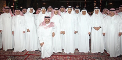 الأمير سلمان بن عبد العزيز يشرّف حفلا خاصا بمناسبة زفاف الأمير طلال بن عبد العزيز بن بندر على كريمة الأمير فهد بن سلمان