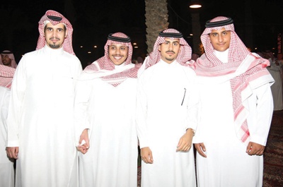 الأمير سلمان بن عبد العزيز يشرّف حفلا خاصا بمناسبة زفاف الأمير طلال بن عبد العزيز بن بندر على كريمة الأمير فهد بن سلمان