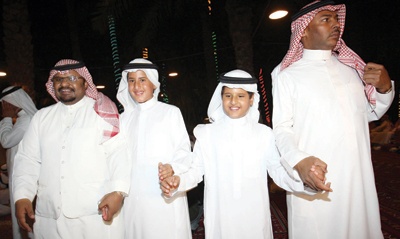 الأمير سلمان بن عبد العزيز يشرّف حفلا خاصا بمناسبة زفاف الأمير طلال بن عبد العزيز بن بندر على كريمة الأمير فهد بن سلمان