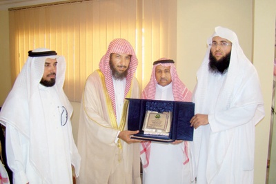 الشيخ سعد الشثري يطلع على برامج وأنشطة «خيرية جو»