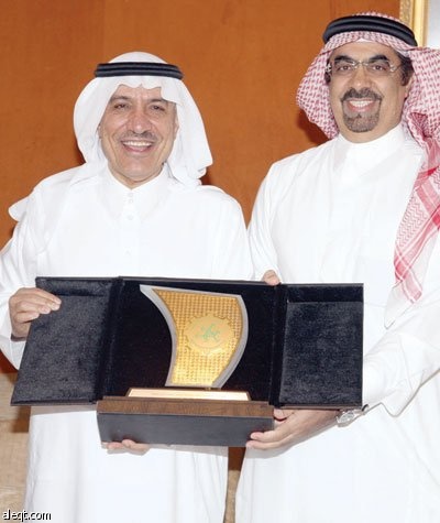 صندوق التنمية الصناعية يكرم مساعد المدير العام لانتهاء فترة عمله