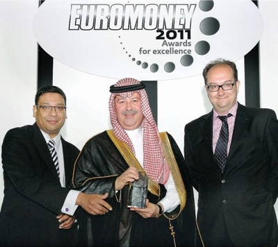 البنك الأهلي يفوز بجائزة أفضل بنك في المملكة لـ 2011