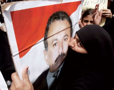 حرب تصريحات حول عودة صالح إلى اليمن .. وأنباء عن حلول «توافقية»