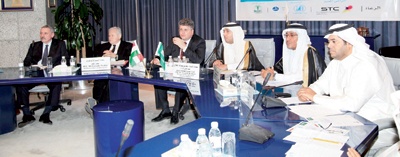 وزير الاقتصاد المجري يجري مباحثات في غرفة الرياض