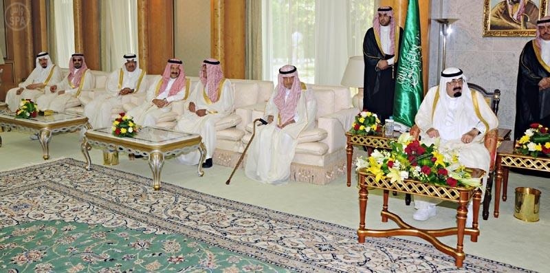 خادم الحرمين الشريفين يستقبل مجموعة من الأطفال الأيتام ضحايا تسونامي