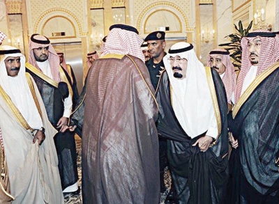 خادم الحرمين يستقبل جموع المهنئين بحلول شهر رمضان المبارك