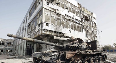غارة جوية ليلية على قيادة عمليات قوات القذافي في زليطن تقتل 32 مقاتلا