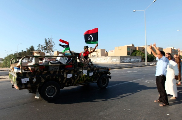 المجلس الوطني يعرض 1.3 مليون مكافأة لمن يسلم القذافي حيا أو ميتا