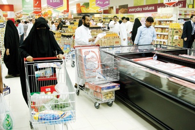 تنامي وعي المستهلكين وانقضاء رمضان يرجحان تراجع أسعار السلع محليا