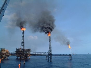 صعود النفط في التعاملات الالكترونية لنايمكس