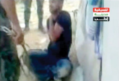 القوات السورية تطلق النار على مشيعين شاركوا في جنازة شاب قتل تحت التعذيب