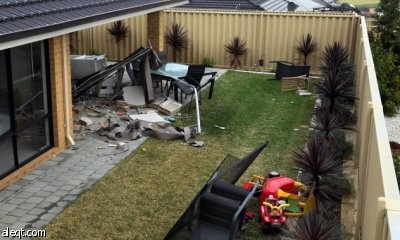 سيارة تقتحم منزلا في أستراليا ونجاة عائلة بأعجوبة