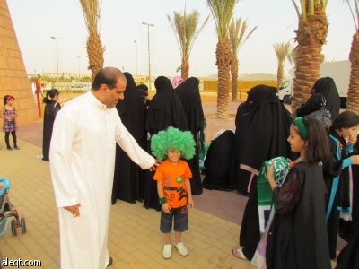 احتفالات الرياض: ساحة العروض في الدائري الشرقي  تكتظ بالزائرين في وقت مبكرا