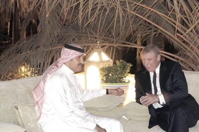 الأمير سلطان بن سلمان يحتفي بالأمير أندرو