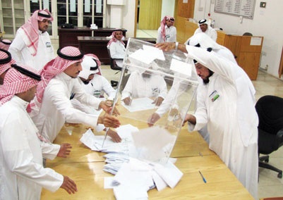 المجلس الوطني للرقابة على الانتخابات في الرياض يقدم ملاحظاته لرئيس المجلس اليوم