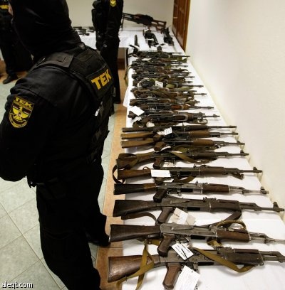 الشرطة المجرية تصادر كمية كبيرة من الأسلحة من موقع تصوير فيلم براد بيت الجديد