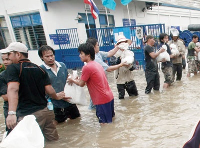الفيضانات تكلف قطاع الصناعة  التايلاندي 3.3 مليار دولار