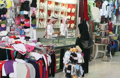 «سعودة» المحال النسائية تكشف غياب الإحصاءات وغموض السجلات التجارية