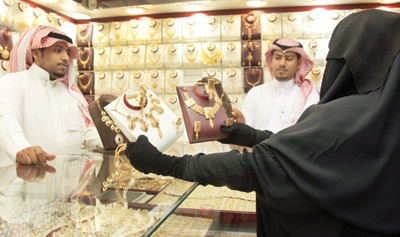 مصادر لـ "الاقتصادية" : خلط الذهب بالزجاج من أسباب انسحاب «المجلس العالمي» من السعودية