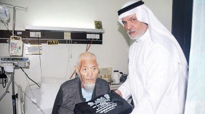 المطوف عبد العزيز سراج يطلق المشروع التطوعي الإنساني «المواساة»