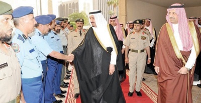 وزير الدفاع للقادة العسكريين: نبهوني إذا أمرت بإجراء يخالف الأنظمة