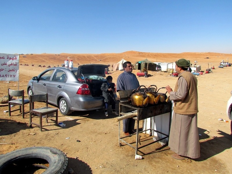 السيول تكشف مخلفات المتنزهين .. والتحذير من النفايات البترولية