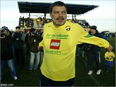 سقراط مايسترو منتخب البرازيل 82 يسقط ضحية لإدمانه الخمور