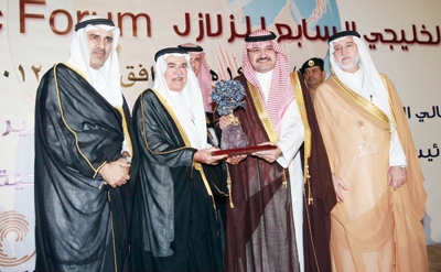 وزير البترول: مشروع لتحديد مواقع التشوهات الأرضية عبر الأقمار الصناعية