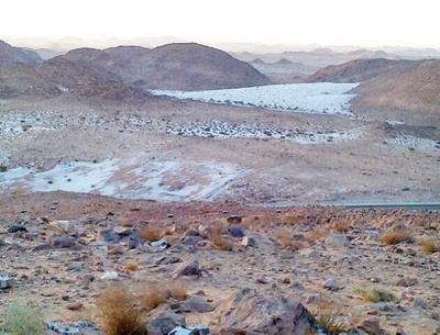 جبال اللوز .. سميت على شجرته ويضم نقوشا عمرها 10 آلاف سنة