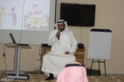 أبو شرارة يحاضر عن الثقافة المرورية في شقراء