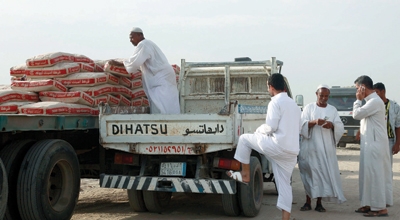 شرط استئجار «ناقل رسمي» يرفع أجور نقل الأسمنت 300 %