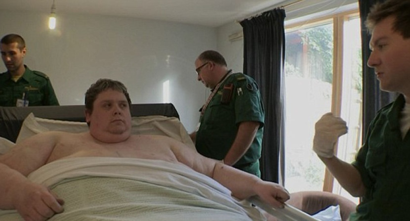 أسمن رجل بالعالم يزن 380 كيلو .. ولم يغادر منزله منذ 10 سنوات