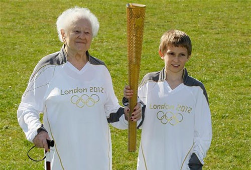 عجوز عمرها مئة عام ستكون ضمن حاملي الشعلة الاولمبية لألعاب لندن
