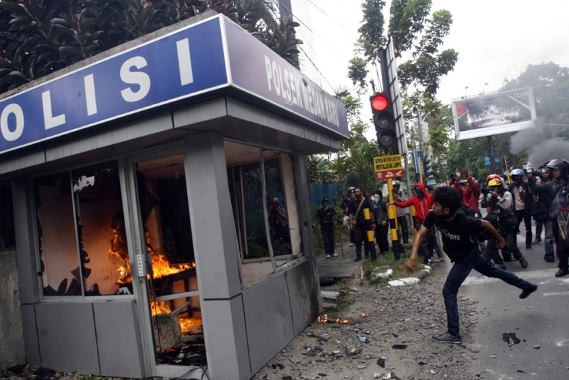 تعليق زيادة أسعار الوقود في إندونيسيا بعد احتجاجات واسعة النطاق