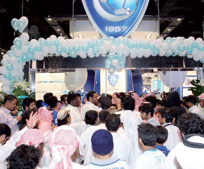 متجر الهلال.. فوضى وخسارة