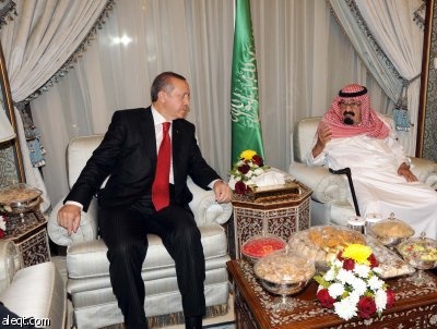 خادم الحرمين يستقبل رئيس وزراء تركيا